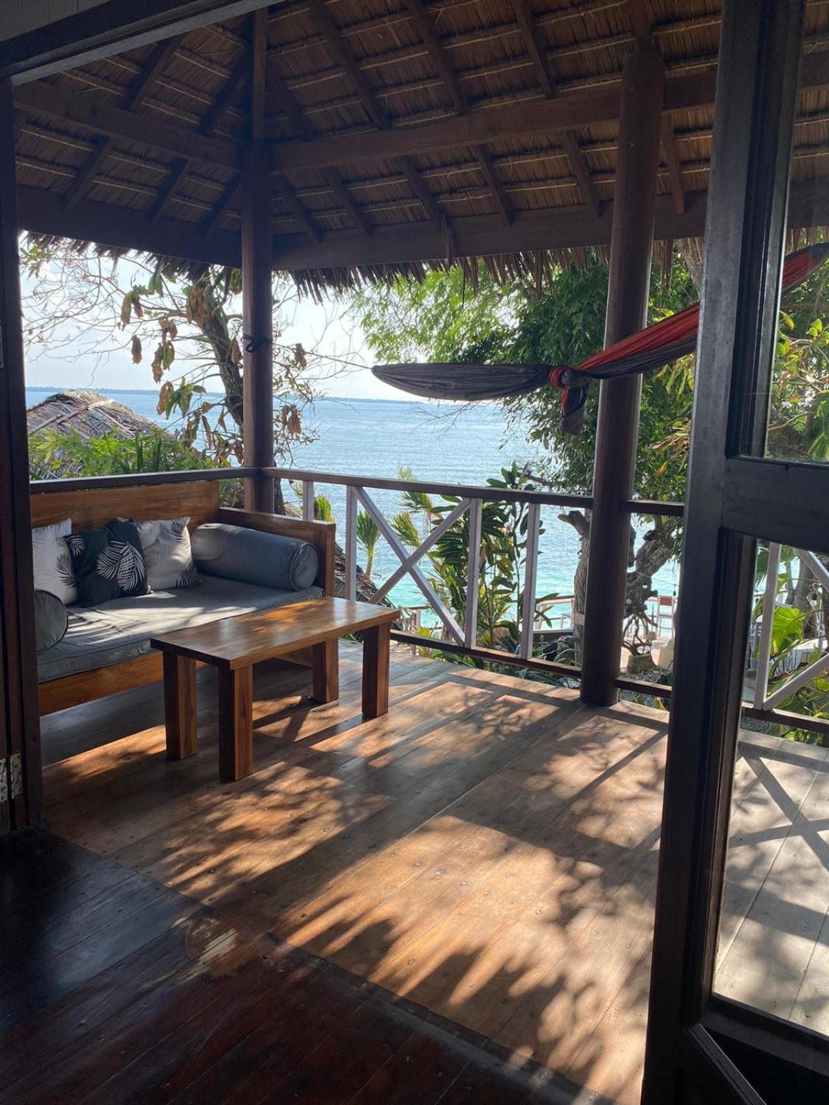 Nini'S Beach Bungalows Bira Room photo